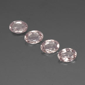 カラットの天然ライトピンクモルガナイト（7.2×5.1 mm・オーバルカット）