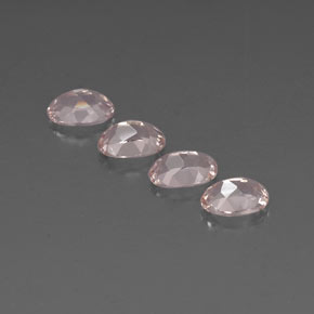 カラットの天然ライトピンクモルガナイト（7.1×5.1 mm・オーバルカット）
