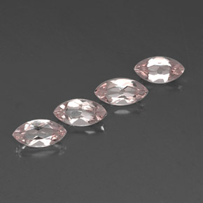 カラットの天然ライトピンクモルガナイト（7.8×4 mm・マーキス）