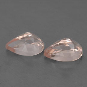 カラットの天然ライトピンクモルガナイト（8.9×6 mm・洋梨の形）