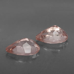 カラットの天然ライトピンクモルガナイト（9×6 mm・洋梨の形）