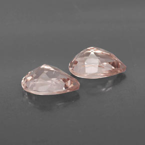 カラットの天然ライトピンクモルガナイト（8.9×6 mm・洋梨の形）