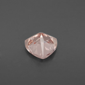 1.63カラットの天然ライトピンクモルガナイト（8×7.9 mm・トリリアント）