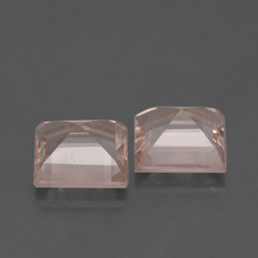 カラットの天然ライトピンクモルガナイト（6.8×6.7 mm・四角）