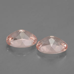 カラットの天然ライトピンクモルガナイト（8×6.1 mm・オーバルカット）