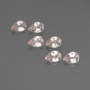カラットの天然ライトピンクモルガナイト（5.8×4 mm・洋梨の形）