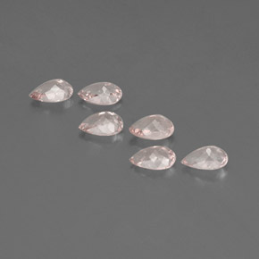 カラットの天然ライトピンクモルガナイト（5.8×4 mm・洋梨の形）