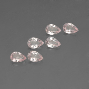 カラットの天然ライトピンクモルガナイト（5.9×4 mm・洋梨の形）