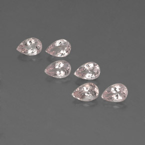 カラットの天然ライトピンクモルガナイト（6×4 mm・洋梨の形）