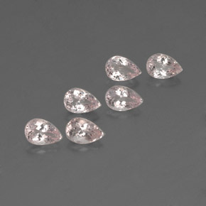 カラットの天然ライトピンクモルガナイト（6×4 mm・洋梨の形）