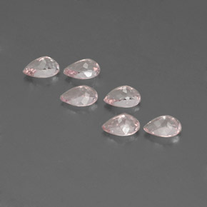 カラットの天然ライトピンクモルガナイト（6×4 mm・洋梨の形）
