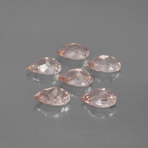 カラットの天然サーモンピンクモルガナイト（5.9×4 mm・洋梨の形）