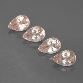カラットの天然サーモンピンクモルガナイト（6×4 mm・洋梨の形）
