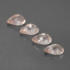 カラットの天然サーモンピンクモルガナイト（6×4 mm・洋梨の形）