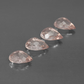 カラットの天然サーモンピンクモルガナイト（6×4.1 mm・洋梨の形）