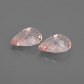 カラットの天然サーモンピンクモルガナイト（7.1×5 mm・洋梨の形）