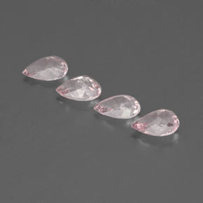 カラットの天然ライトピンクモルガナイト（7×4.8 mm・洋梨の形）