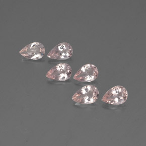 カラットの天然サーモンピンクモルガナイト（5.9×4 mm・洋梨の形）