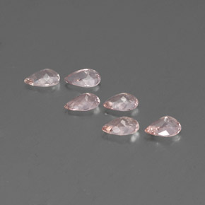 カラットの天然サーモンピンクモルガナイト（5.9×4 mm・洋梨の形）