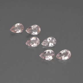 カラットの天然ライトピンクモルガナイト（5.9×4 mm・洋梨の形）