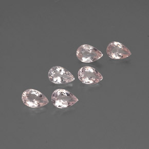 カラットの天然ライトピンクモルガナイト（5.9×4 mm・洋梨の形）