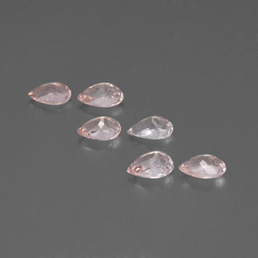 カラットの天然ライトピンクモルガナイト（5.9×4 mm・洋梨の形）
