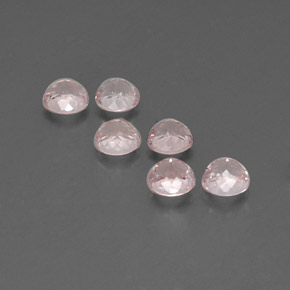 カラットの天然サーモンピンクモルガナイト（4.54 mm・ラウンドカット）