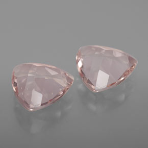 カラットの天然サーモンピンクモルガナイト（9.2×9.2 mm・トリリアント）
