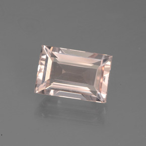 1.82カラットの天然ライトピンクモルガナイト（8.9×6 mm・バゲット）
