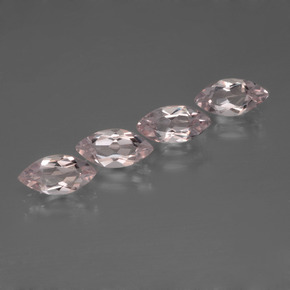 カラットの天然ライトピンクモルガナイト（8×4.1 mm・マーキス）
