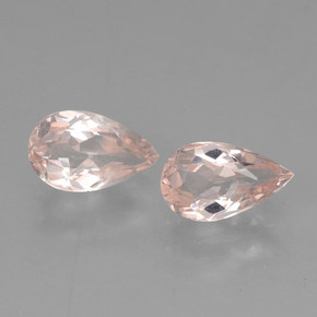 カラットの天然ライトピンクモルガナイト（6.7×4 mm・洋梨の形）