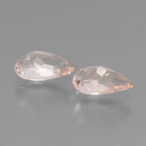 カラットの天然ライトピンクモルガナイト（6.7×4 mm・洋梨の形）