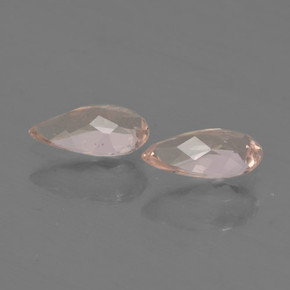 0.80カラットの天然ライトピンクモルガナイト（7.1×4 mm・洋梨の形）