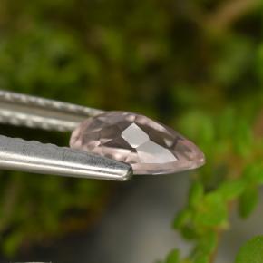 0.54カラットの天然ミディアムピンクモルガナイト（7.1×4.3 mm・洋梨の形）