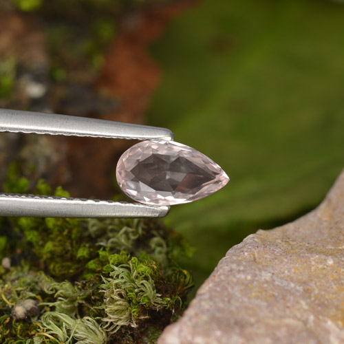 0.49カラットの天然ライトピンクモルガナイト、洋梨の形、VVS