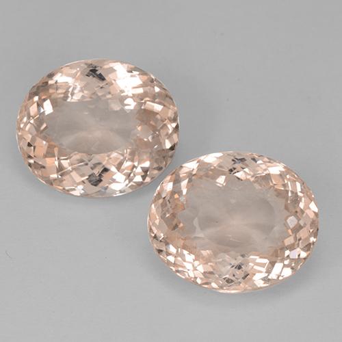 10.96カラットの天然サーモンピンクモルガナイト（12.3×10.4 mm・オーバルカット）