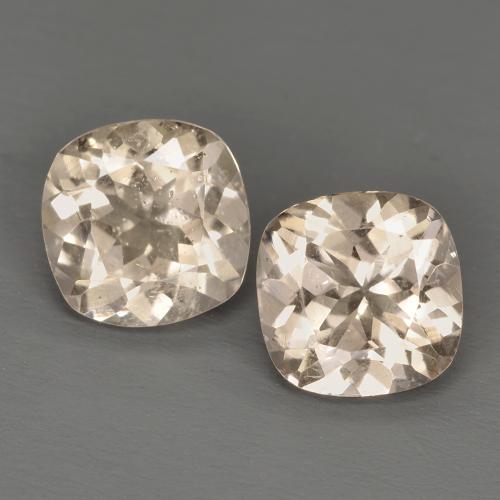 1.51カラットの天然Light Neutral Orangeモルガナイト（6×6 mm・クッションカット）