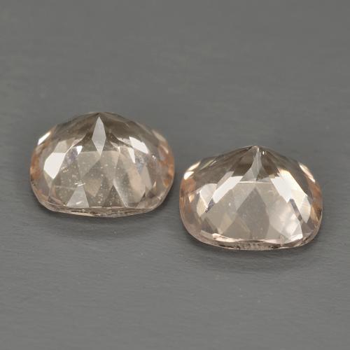 1.51カラットの天然Light Neutral Orangeモルガナイト（6×6 mm・クッションカット）