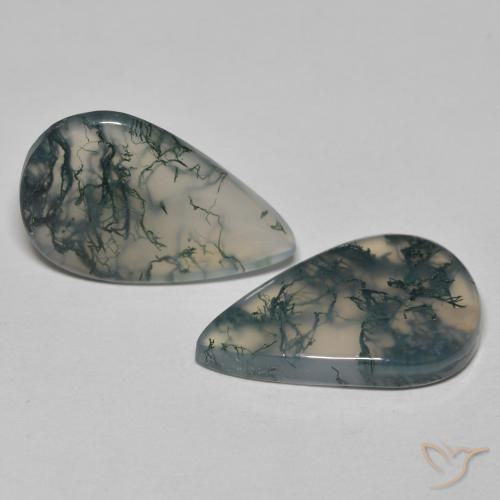 17.65カラットの天然マルチカラーモスアゲート（21.6×13.8 mm・洋梨の形）