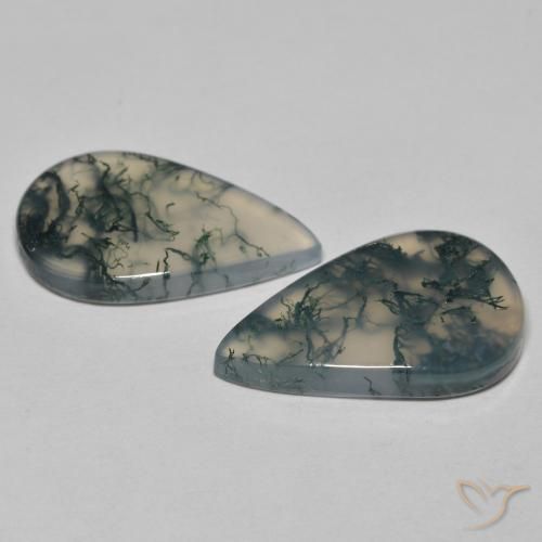 17.65カラットの天然マルチカラーモスアゲート（21.6×13.8 mm・洋梨の形）