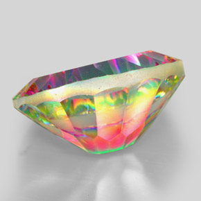 13.00カラットの天然トップレインボーミスティッククォーツ（18.2×13.4 mm・オーバルカット）