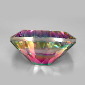 12.73カラットの天然トップレインボーミスティッククォーツ（18.3×13.3 mm・オーバルカット）