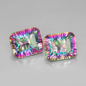 カラットの天然トップレインボーミスティッククォーツ（12.1×10 mm・エメラルドカット）