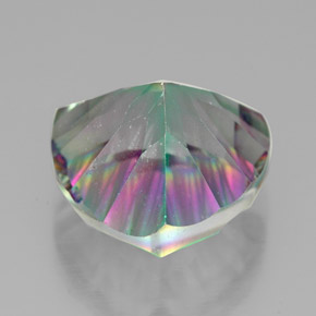7.67カラットの天然トップレインボーミスティッククォーツ（13×13 mm・トリリアント）