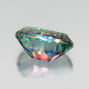 12.84カラットの天然トップレインボーミスティッククォーツ（18.2×13 mm・オーバルカット）