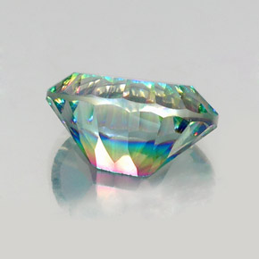 13.04カラットの天然トップレインボーミスティッククォーツ（18.2×13 mm・オーバルカット）