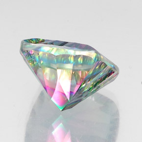 15.58カラットの天然トップレインボーミスティッククォーツ（16.2×16.2 mm・クッションカット）