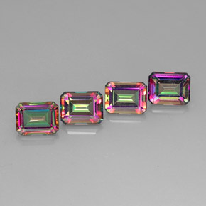 カラットの天然トップレインボーミスティックトパーズ（9.1×7 mm・エメラルドカット）