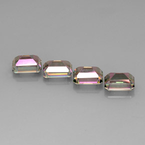 カラットの天然トップレインボーミスティックトパーズ（9.1×7 mm・エメラルドカット）
