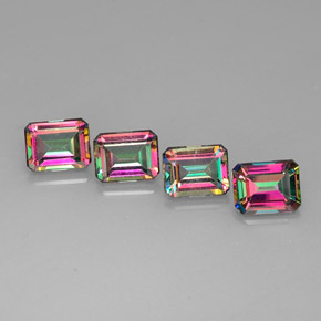カラットの天然トップレインボーミスティックトパーズ（8.9×7 mm・エメラルドカット）